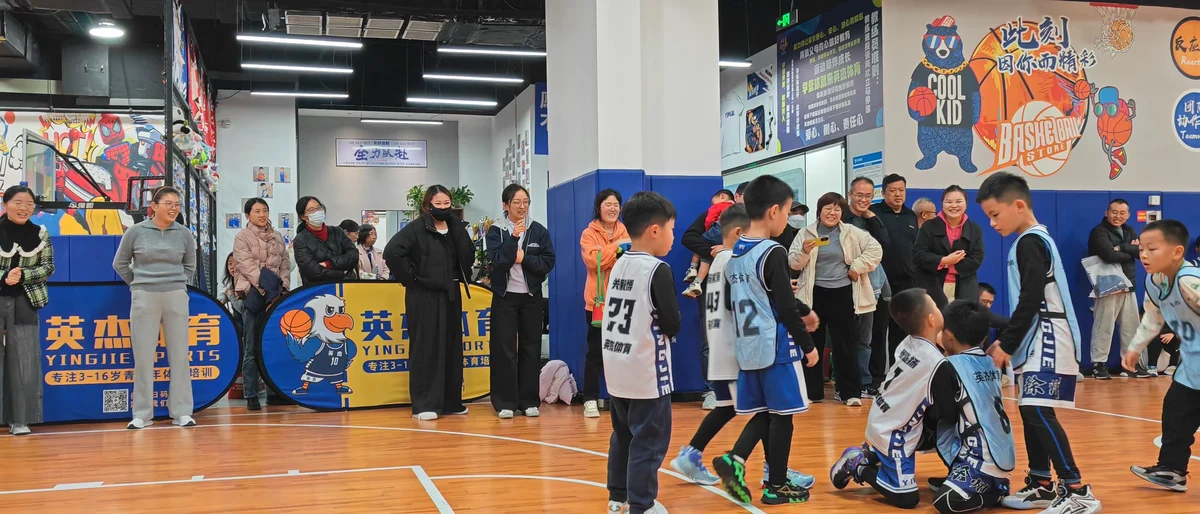 青少年篮球爱好者如何提高接球技巧?_1